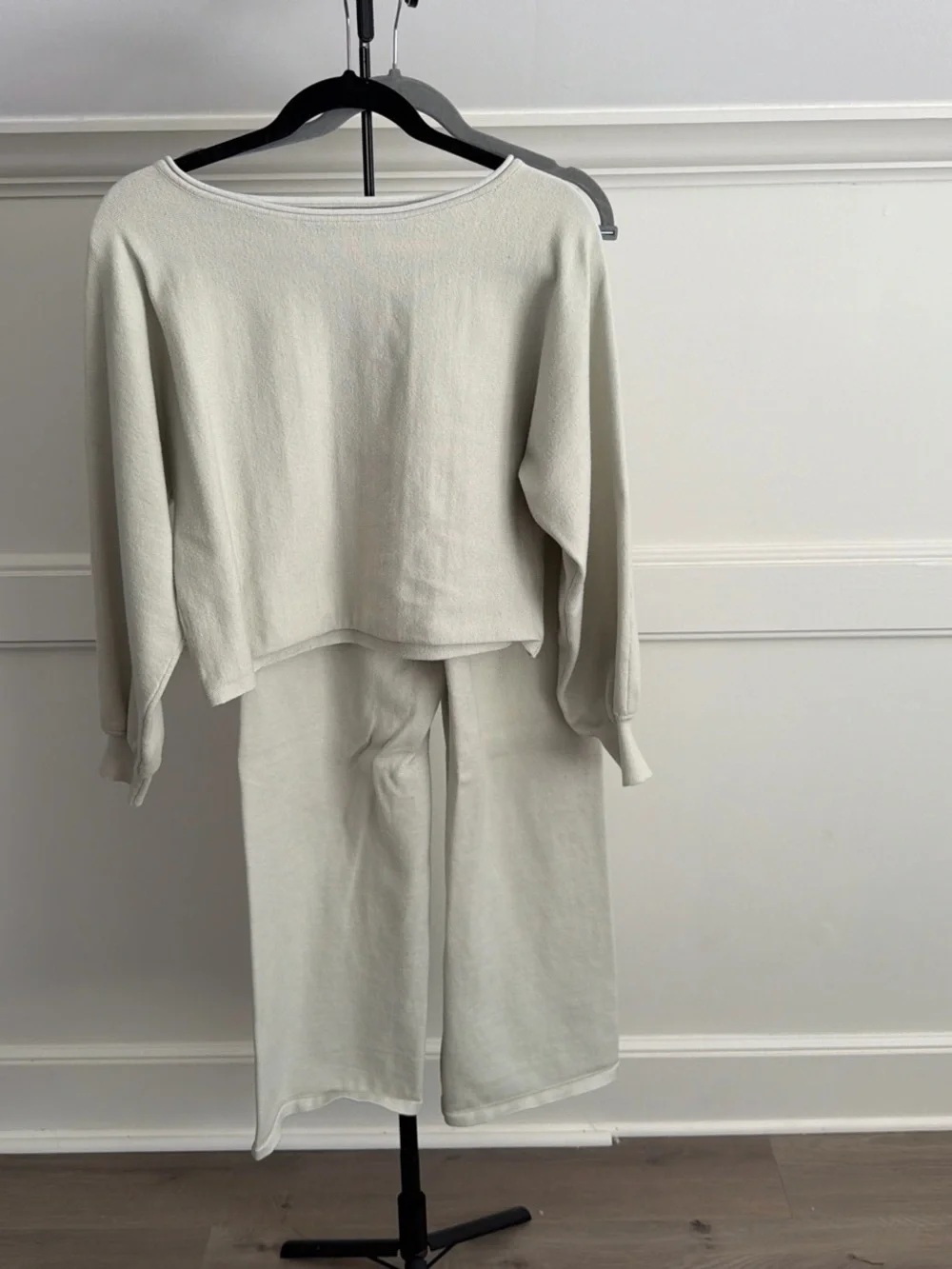 Amazon Two-Piece travel set. Super soft mint green color size smal